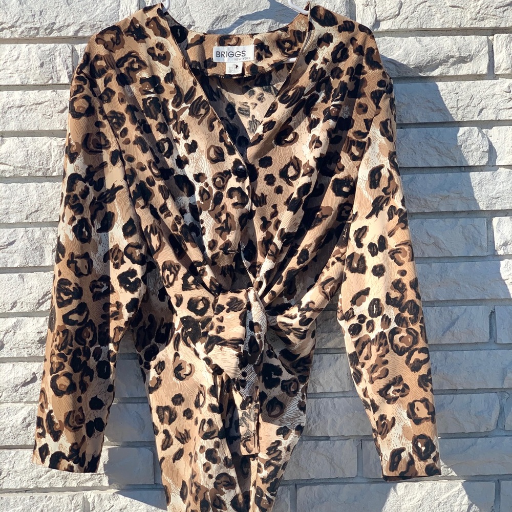 BRIGGS NY LEOPARD BUTTON-UP